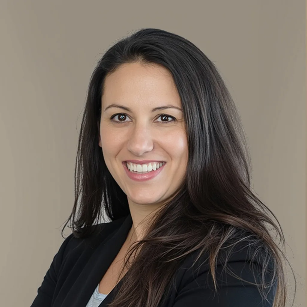 Laura Fernández, Gerente de Marketing